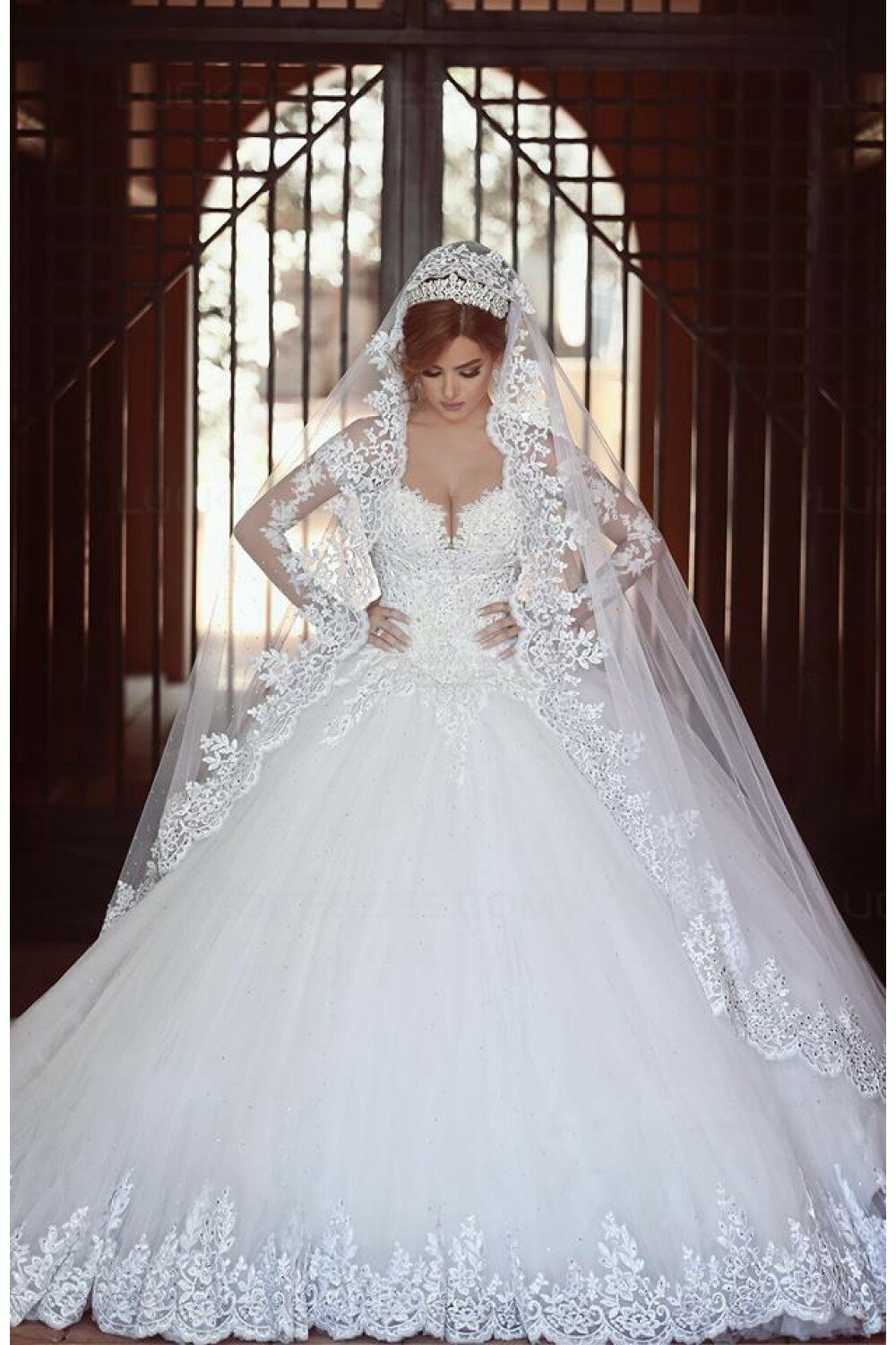 Mode de bal Col U profond Manche longue Tulle